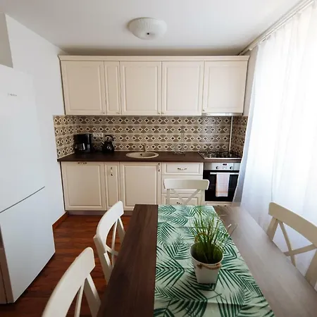 Apartment Old Square 5 *
