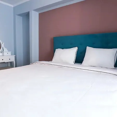 Apartment Old Square 5 *