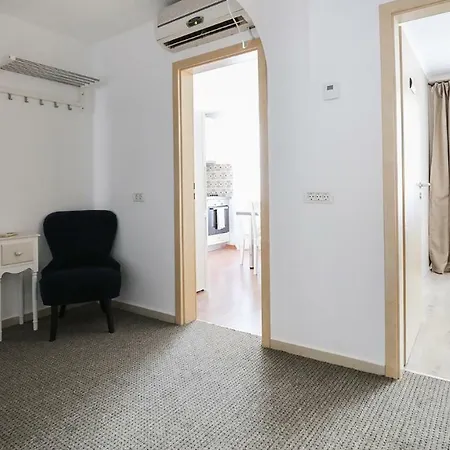 Old Square 5 Apartment