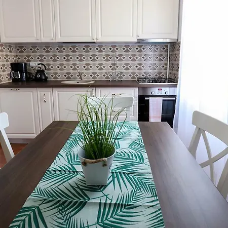 Apartment Old Square 5