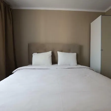Apartment Old Square 5 *